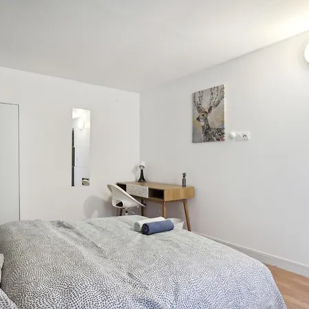Chic And Smart House With Parking